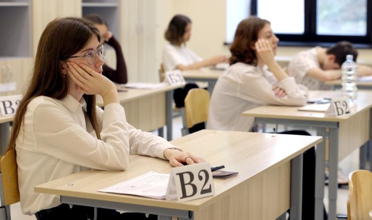 Кардинальных изменений в ЕГЭ и ОГЭ в 2025 году не будет, заявили в Рособрнадзоре