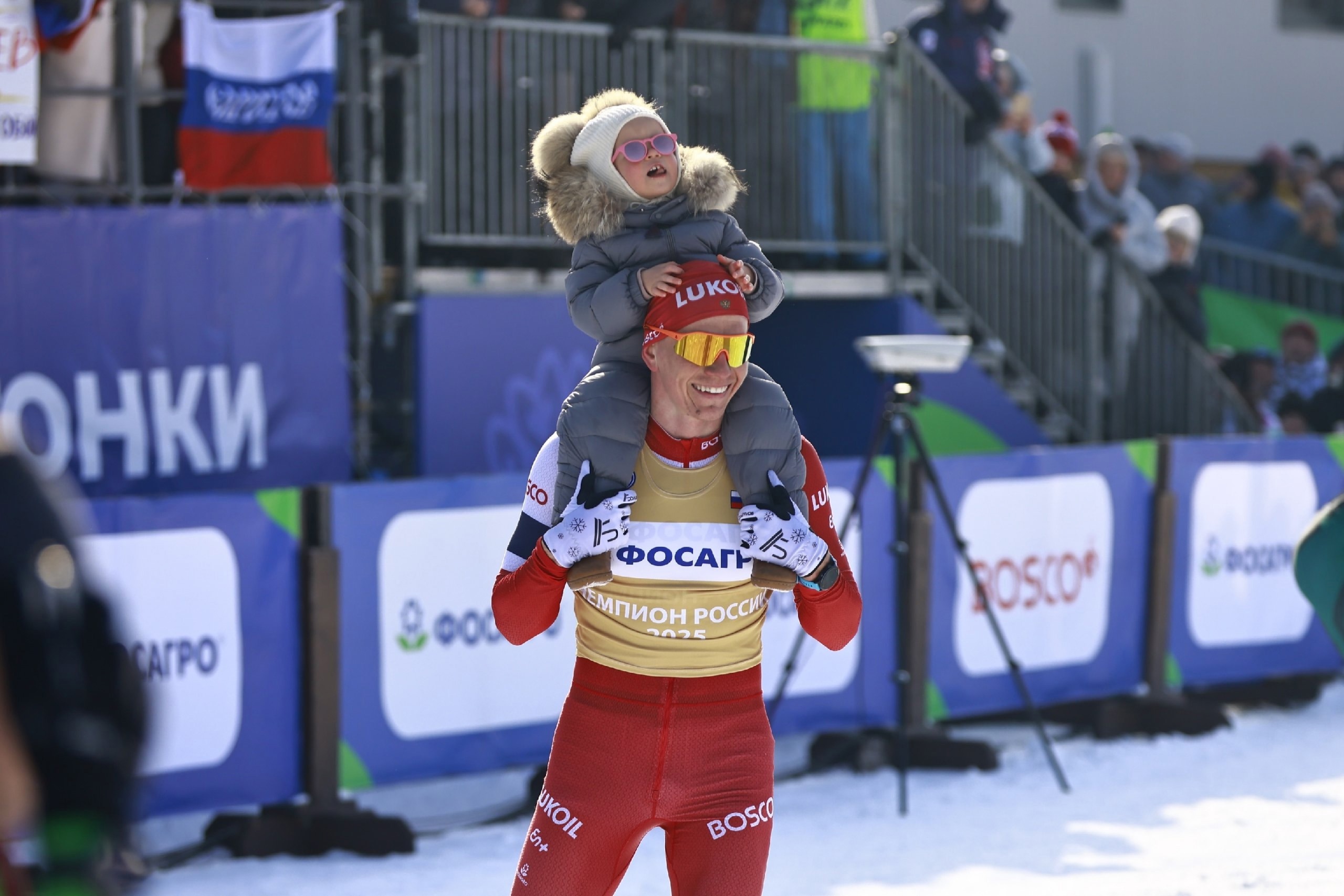 Большунов выиграл скиатлон на Чемпионате России в Казани