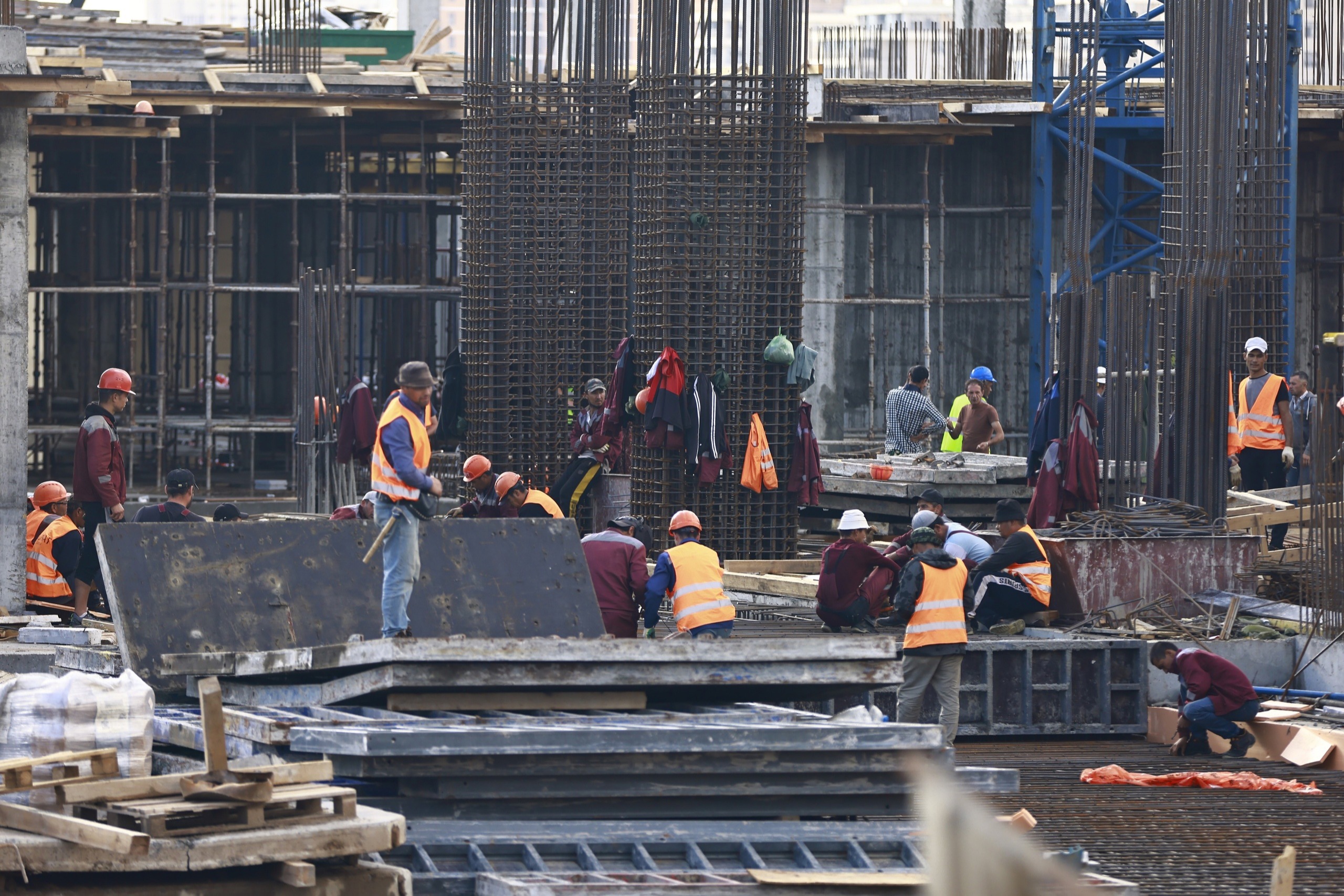 Мигрантам разрешат работать в соседних регионах: стартует эксперимент