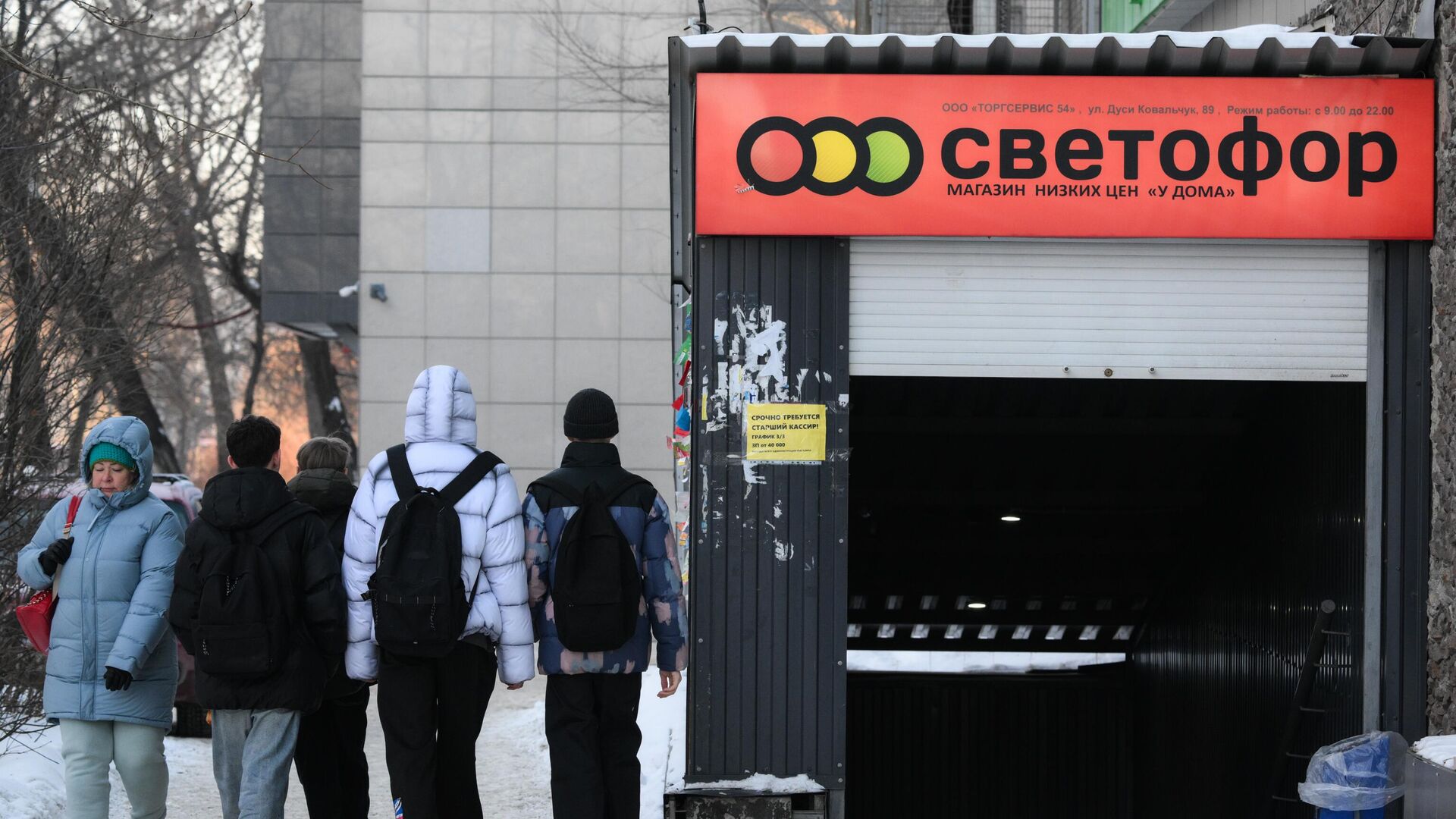 Жители Татарстана просят сенатора Емельянова защитить сеть магазинов «Светофор»