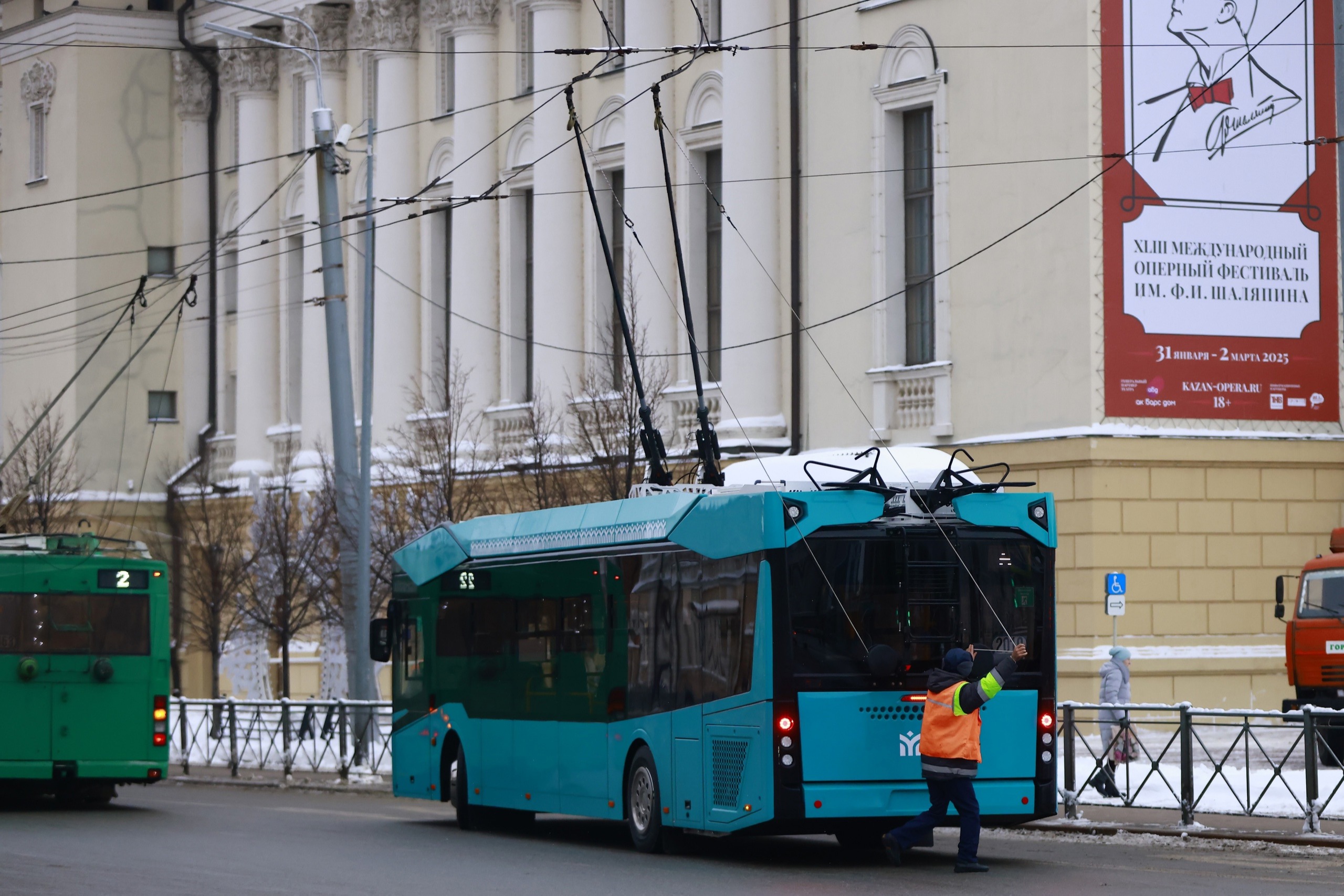 Троллейбус №1 в Казани приостановил движение из-за повреждения сети