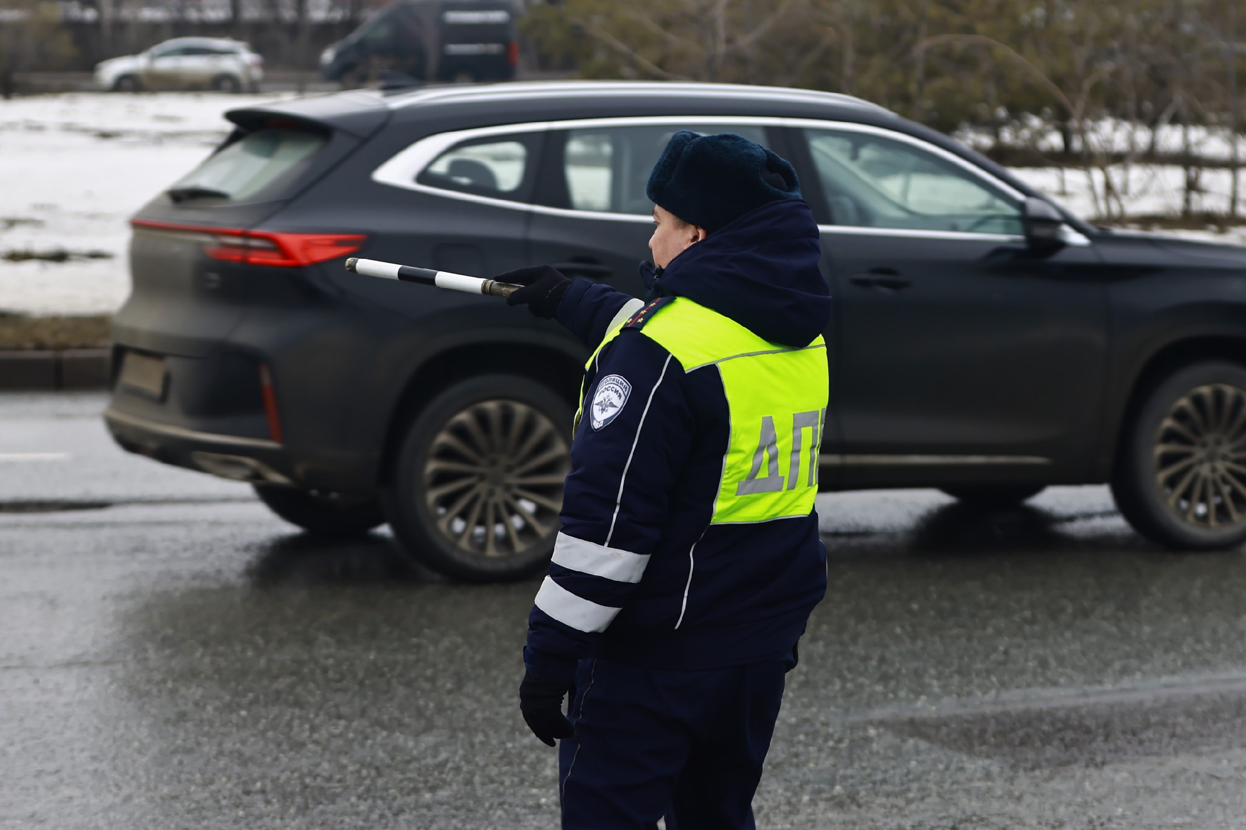 В ГАИ Татарстана советуют водителям не спешить с заменой зимних шин на летние