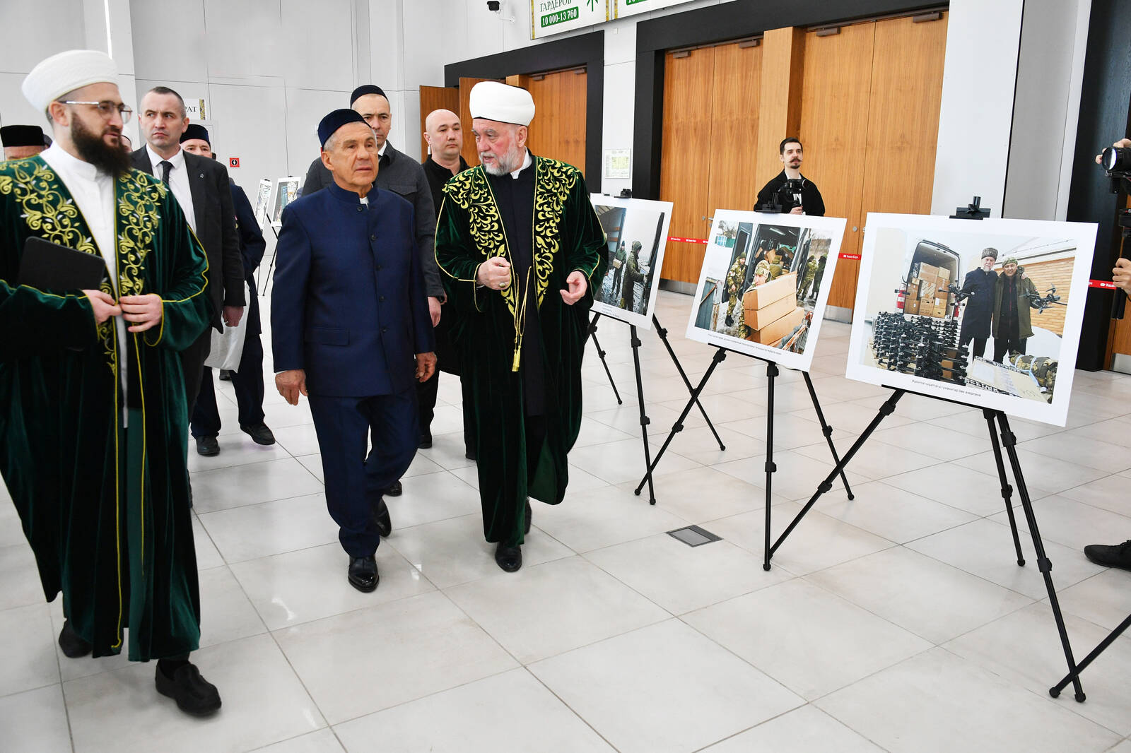 Рустам Минниханов осмотрел новые мобильные мечети