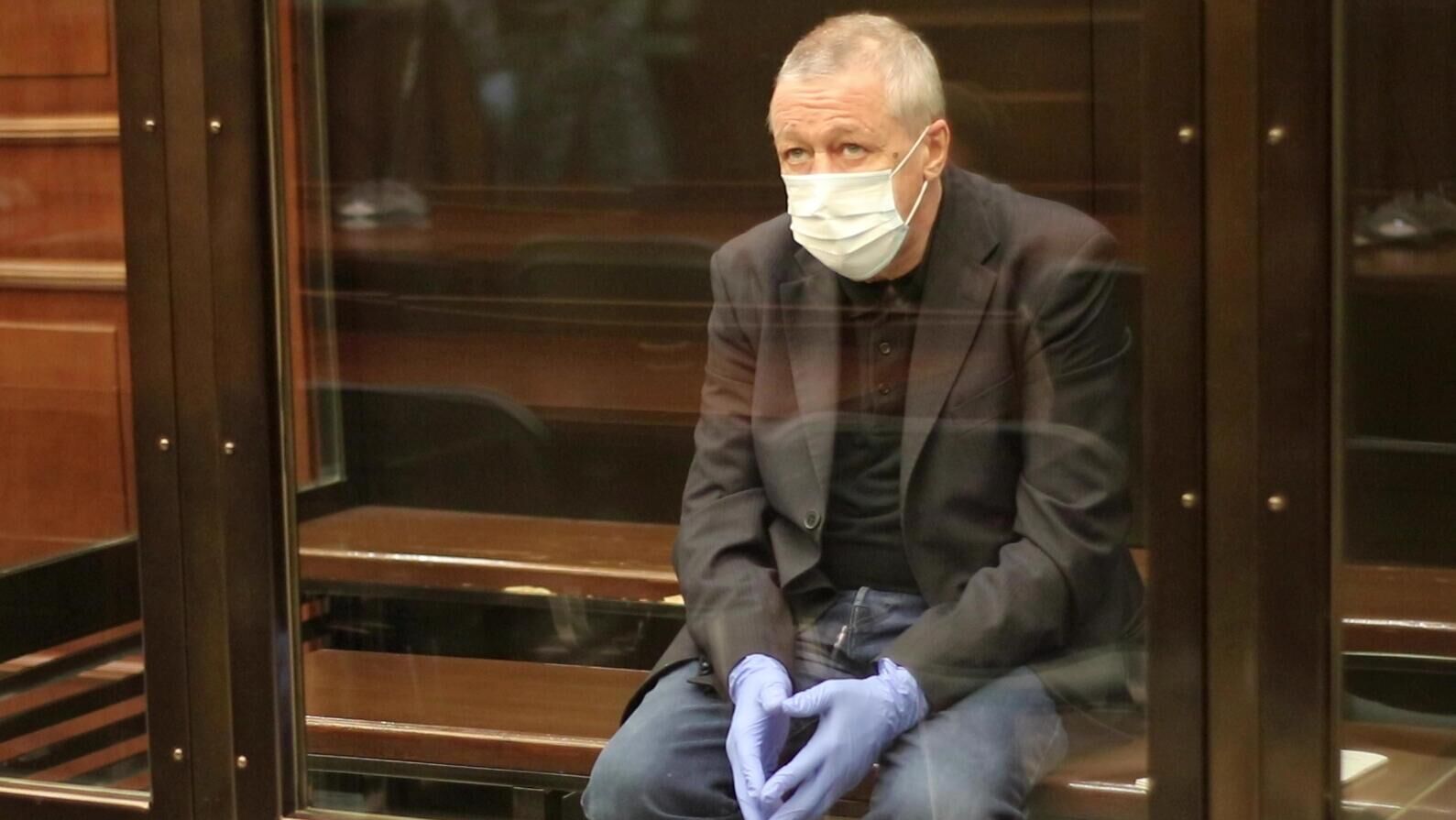 Суд освободил Михаила Ефремова из колонии по УДО