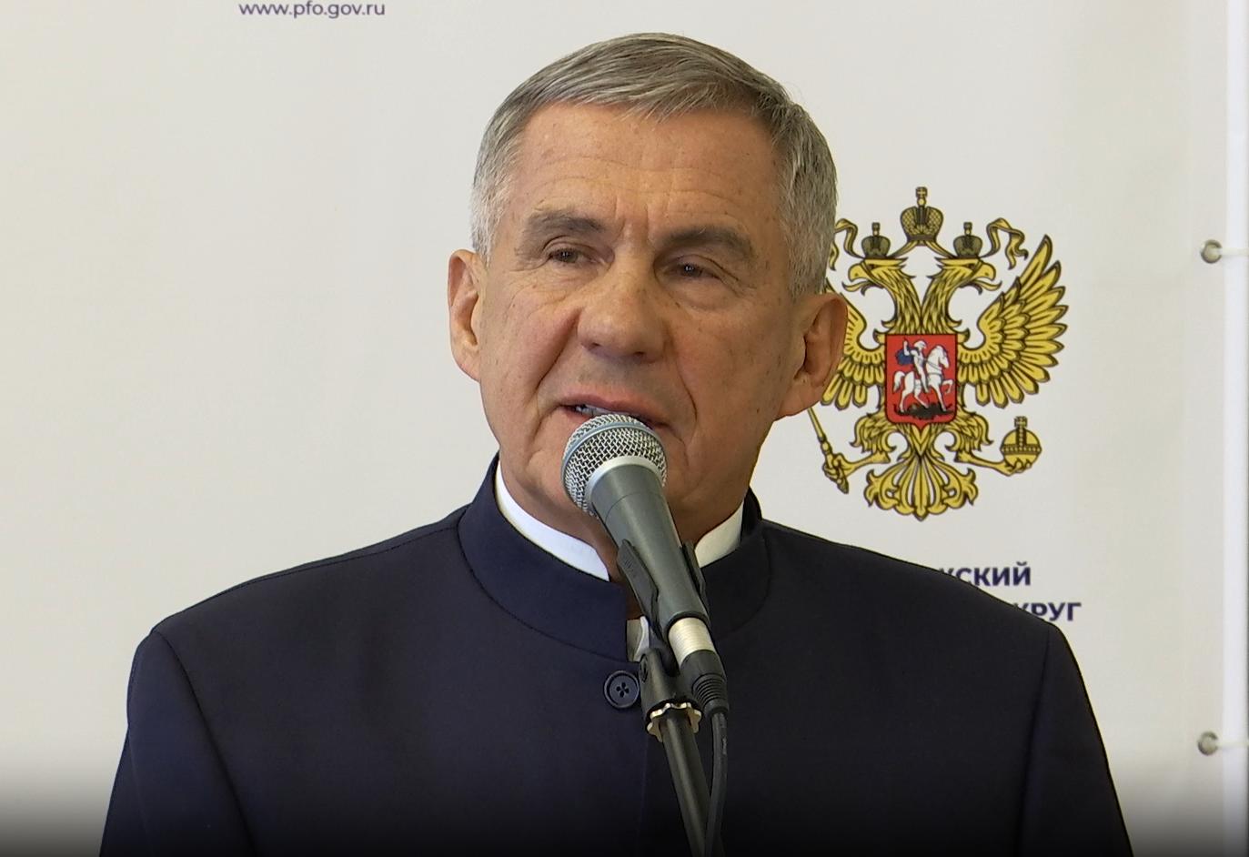 Минниханов заявил, что мигранты нужны для решения стоящих перед экономикой задач