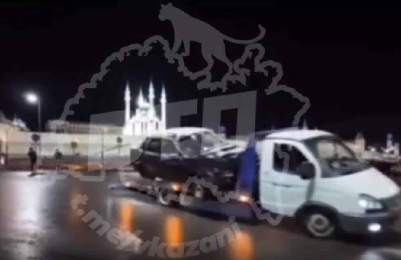 Оштрафовали водителя эвакуатора, устроившего дрифт у Казанского кремля