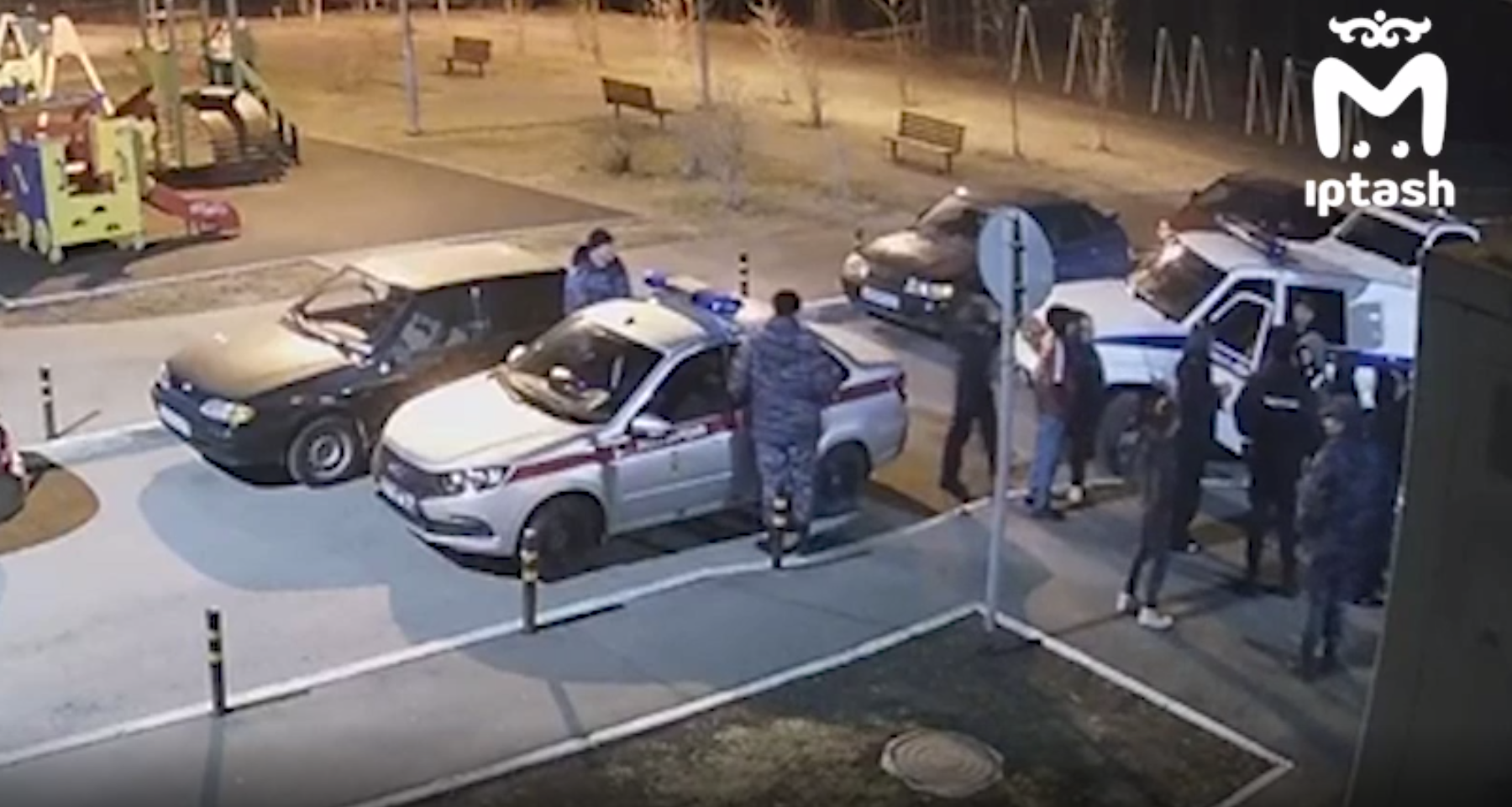 В Казани полицейские проверяют массовую драку между подростками-девочками