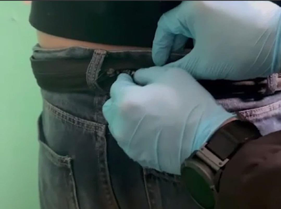 Полицейские Казани взяли парня с 16 свертками гашиша