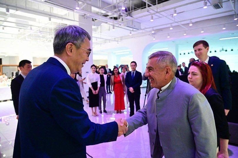 Минниханов приехал с рабочим визитом в Чунцин — самый большой город в мире