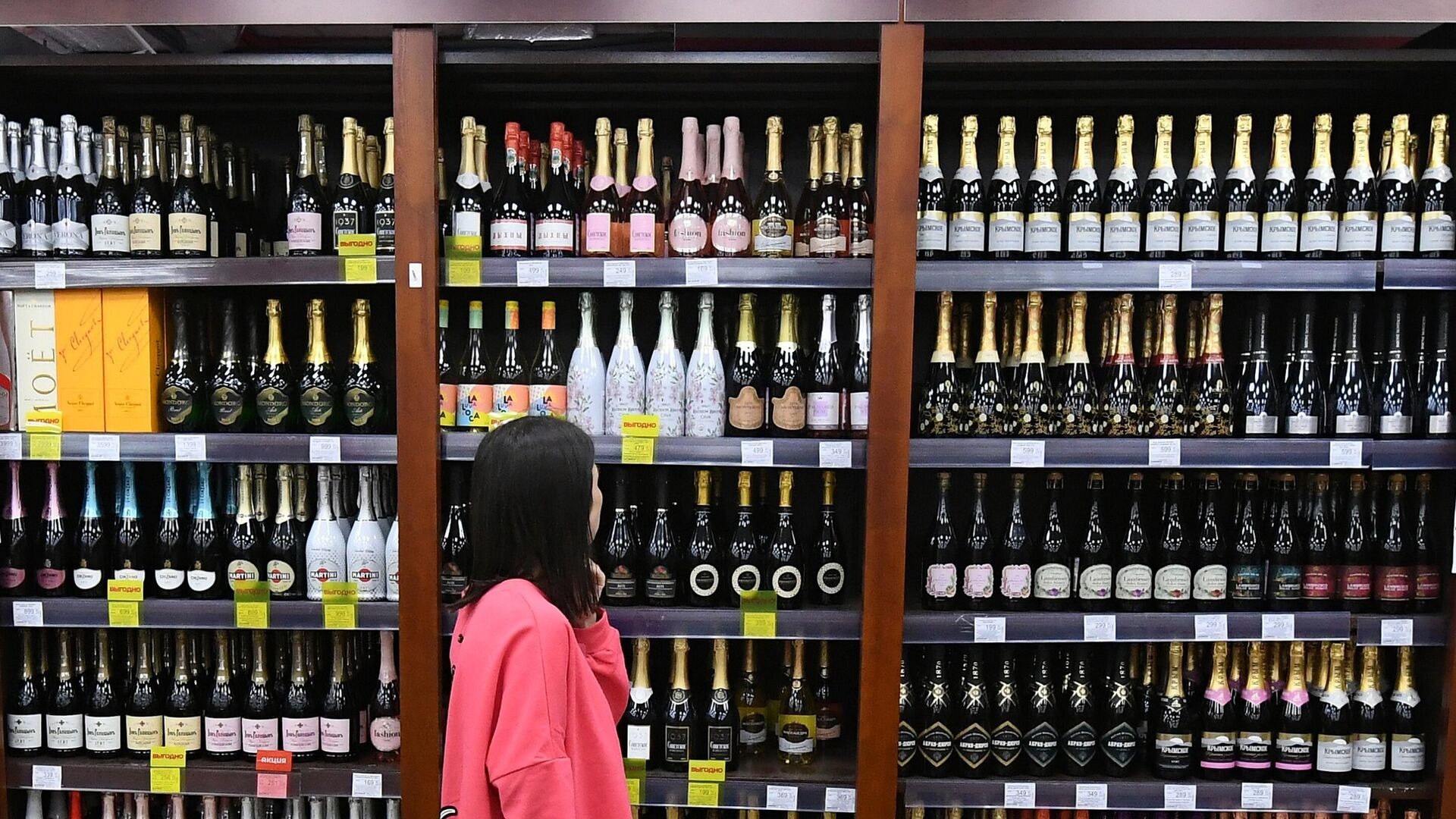 Самозапрет на покупку алкоголя предложили ввести в России