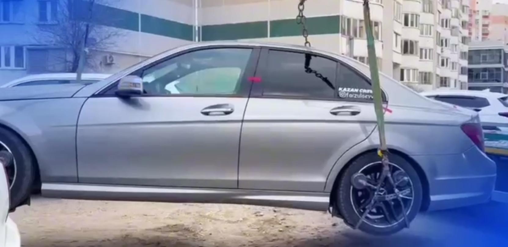 У жительницы Казани из-за долга в 4 млн рублей арестовали Mercedes