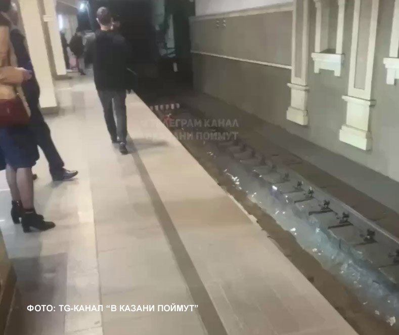 Девушка упала на рельсы на станции метро «Суконная Слобода»