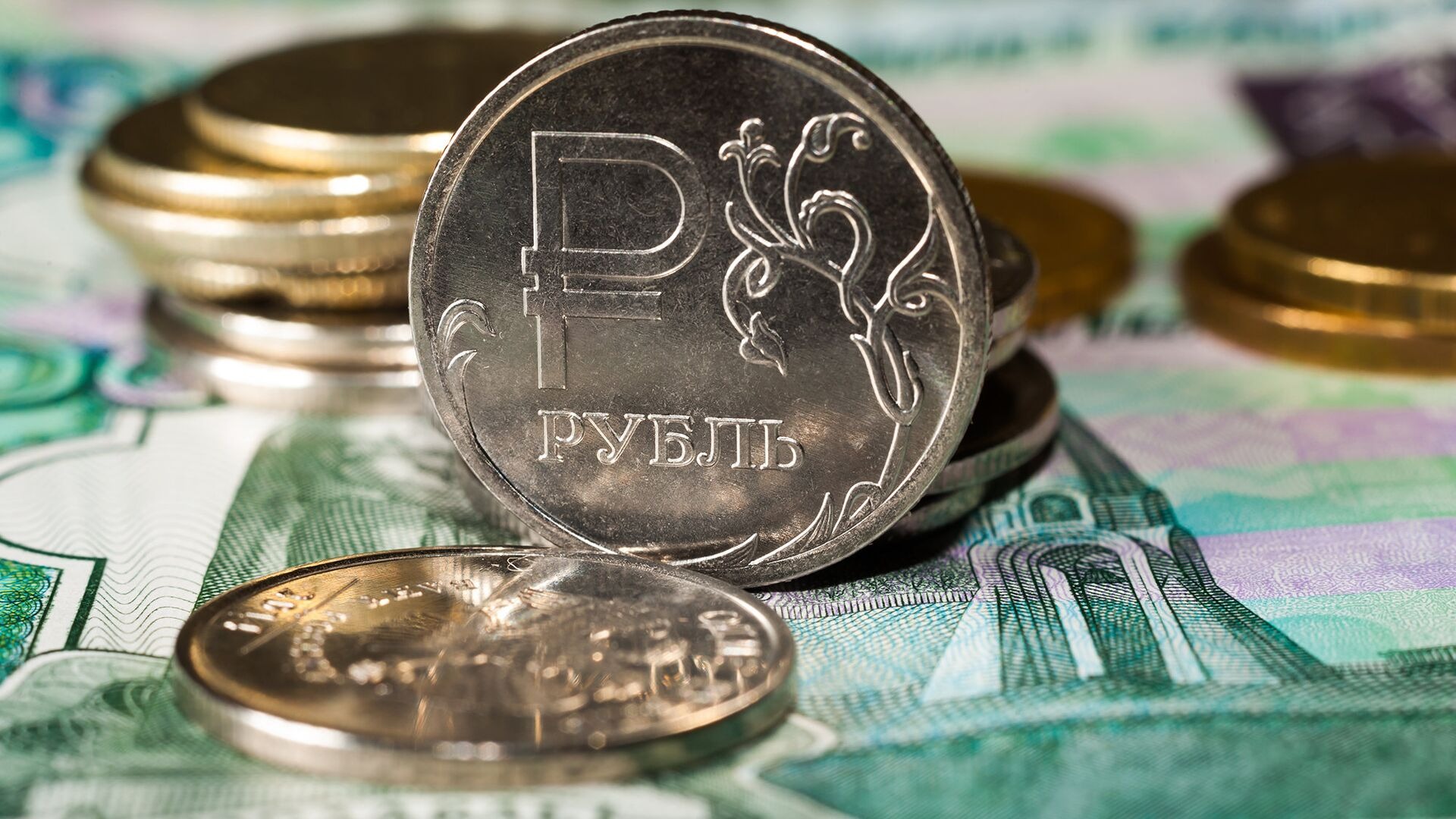Рубль стал самой доходной валютой мира в 2025 году