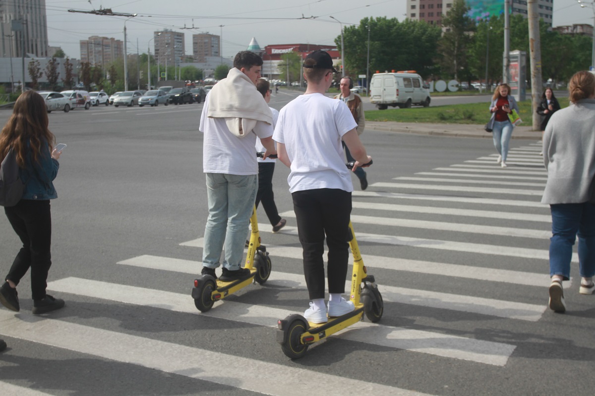 В первый день проката самокатов в Казани выписали пять штрафов