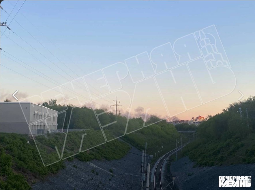 На улице Тихорецкой в Казани горит склад с брусчаткой