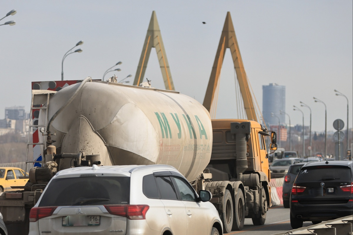 Казанцам напомнили об ограничении перевозок опасных грузов на День Победы