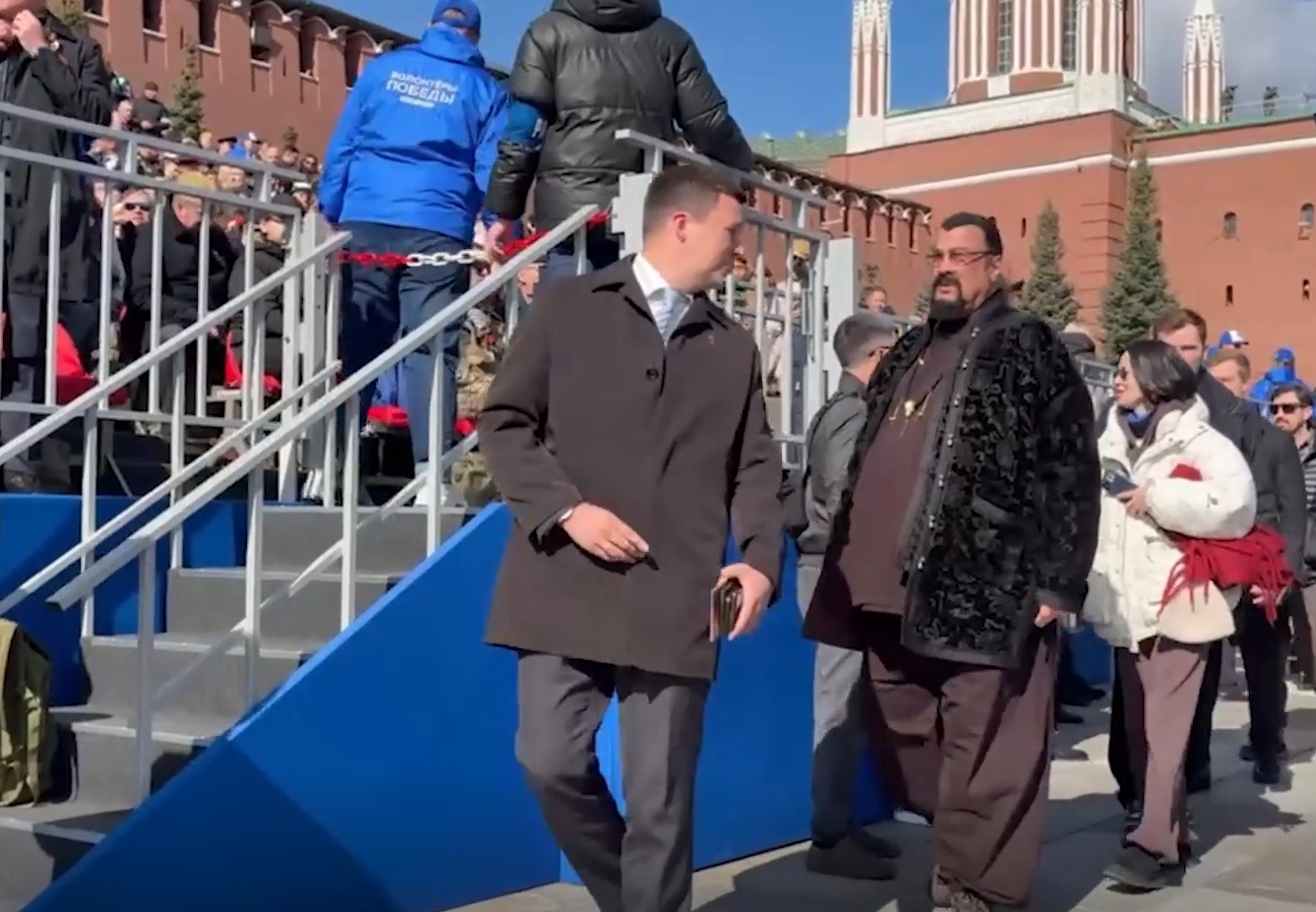 Актер Стивен Сигал побывал на параде на Красной площади