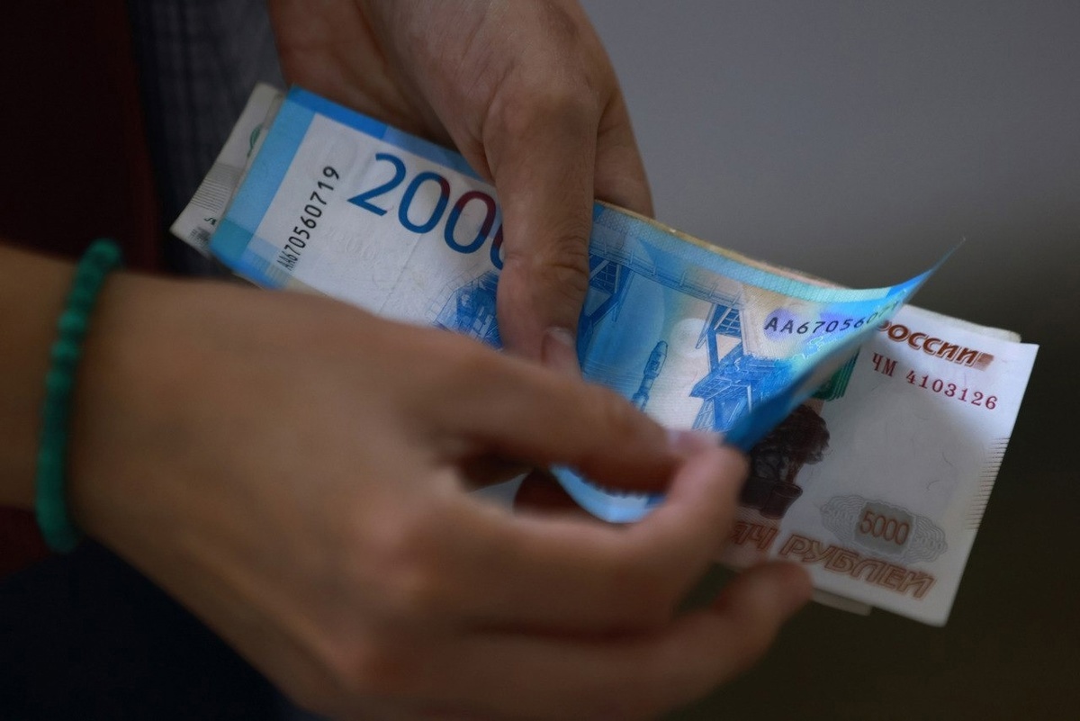 Средние зарплаты в Татарстане упали за месяц