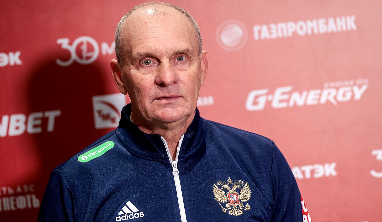Тренера вратарей сборной России Виталия Кафанова уличили в многоженстве