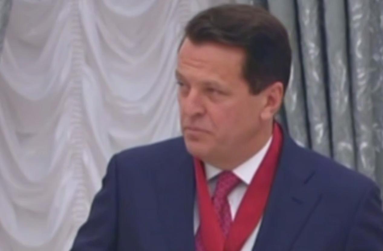 Метшин передал Путину благодарность от своей матери за ремонт в деревне