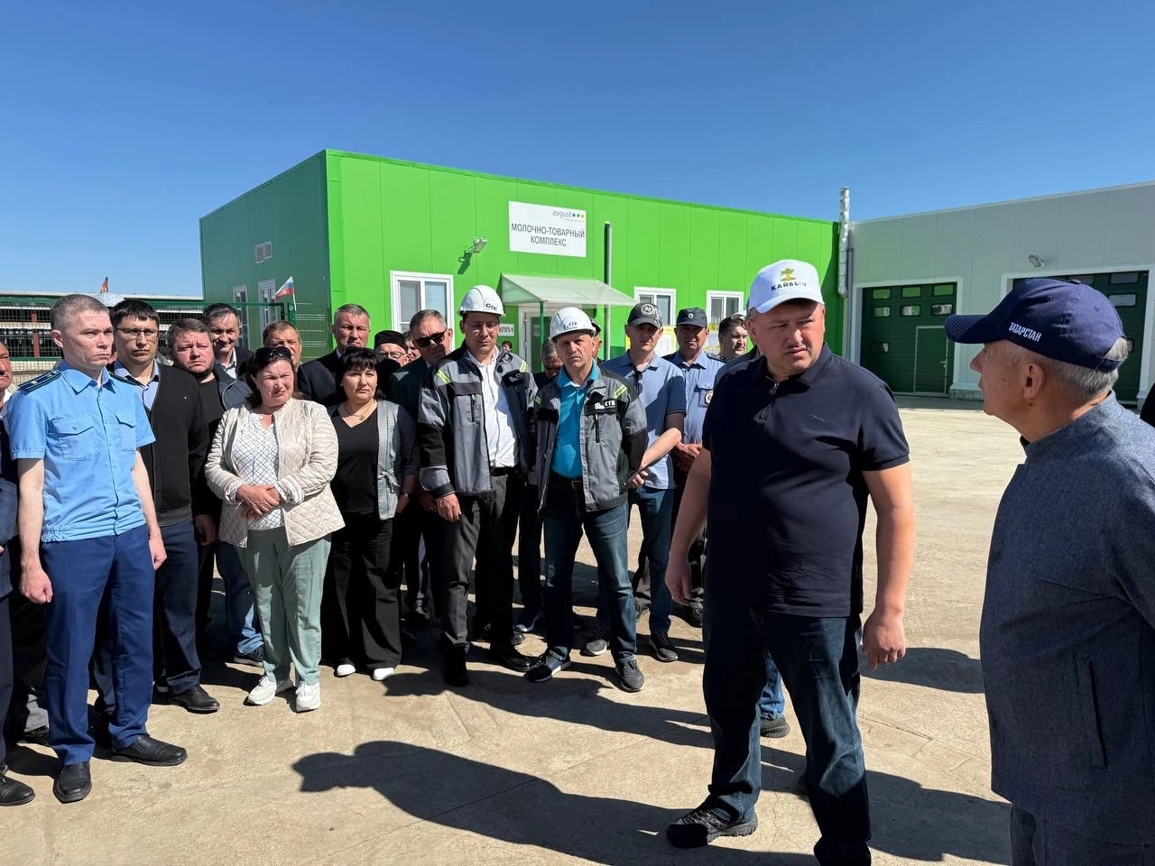 Минниханов осмотрел ход весенне-полевых работ в Кайбицком районе