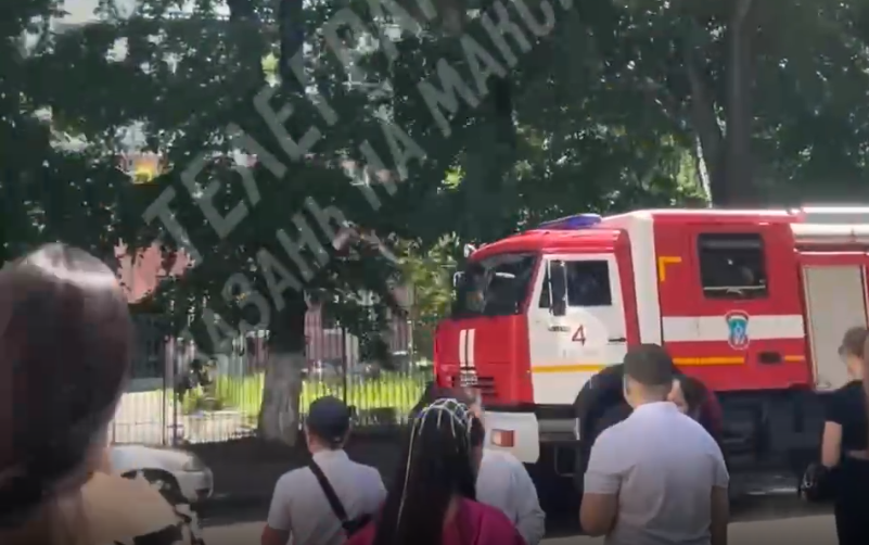 В МЧС назвали вероятную причину пожара в школе Казани