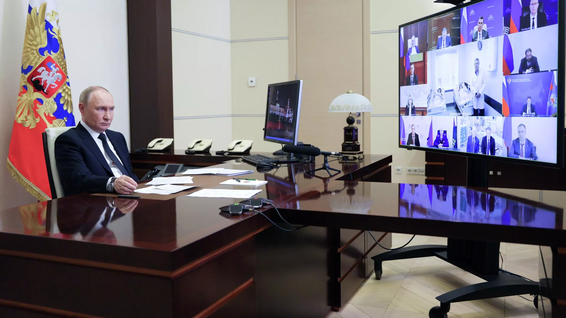 Путин обсудит создание единых учебников по русскому языку