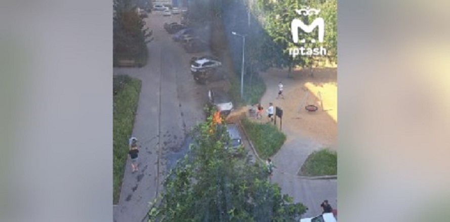 Маленького ребенка вытащили из загоревшейся в Набережных Челнах машины