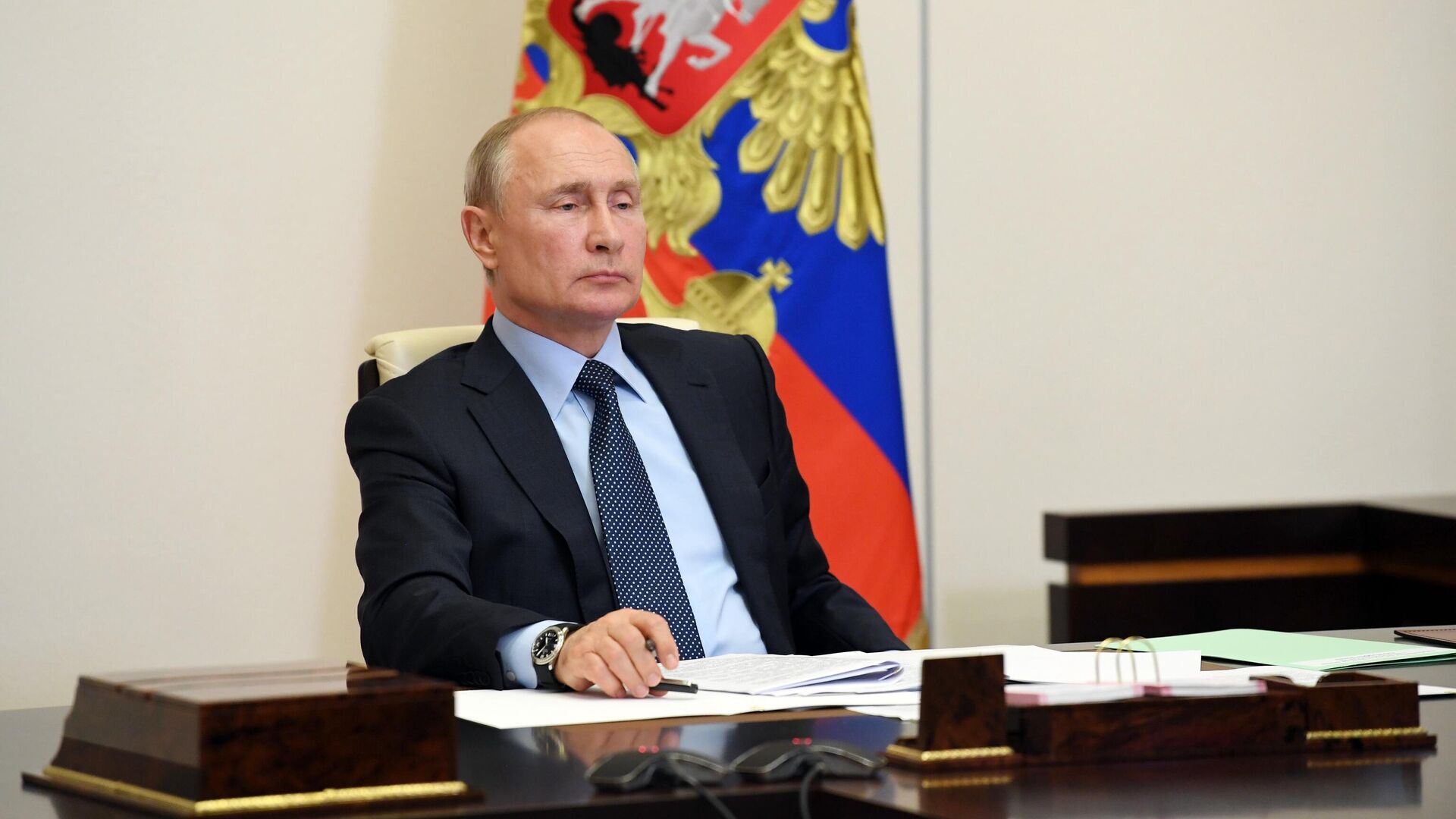 Путин требует строить базы под новые вооружения, а не ставить их в чистом поле