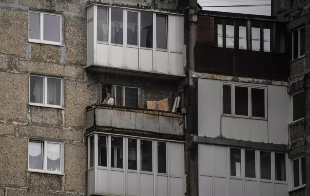 Татарстанцам разъяснили, когда курение на балконе является штрафом