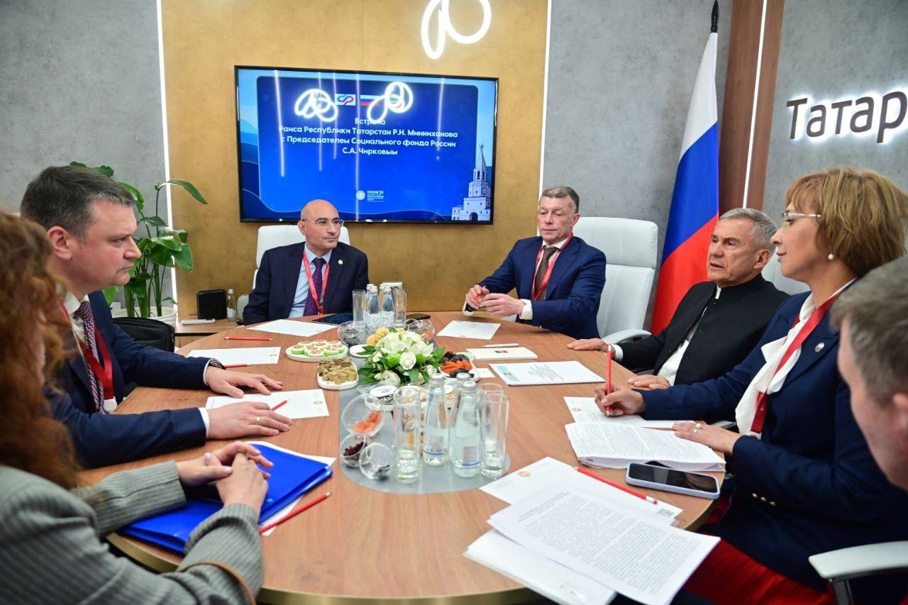 Минниханов и глава СФР подписали соглашение о сотрудничестве