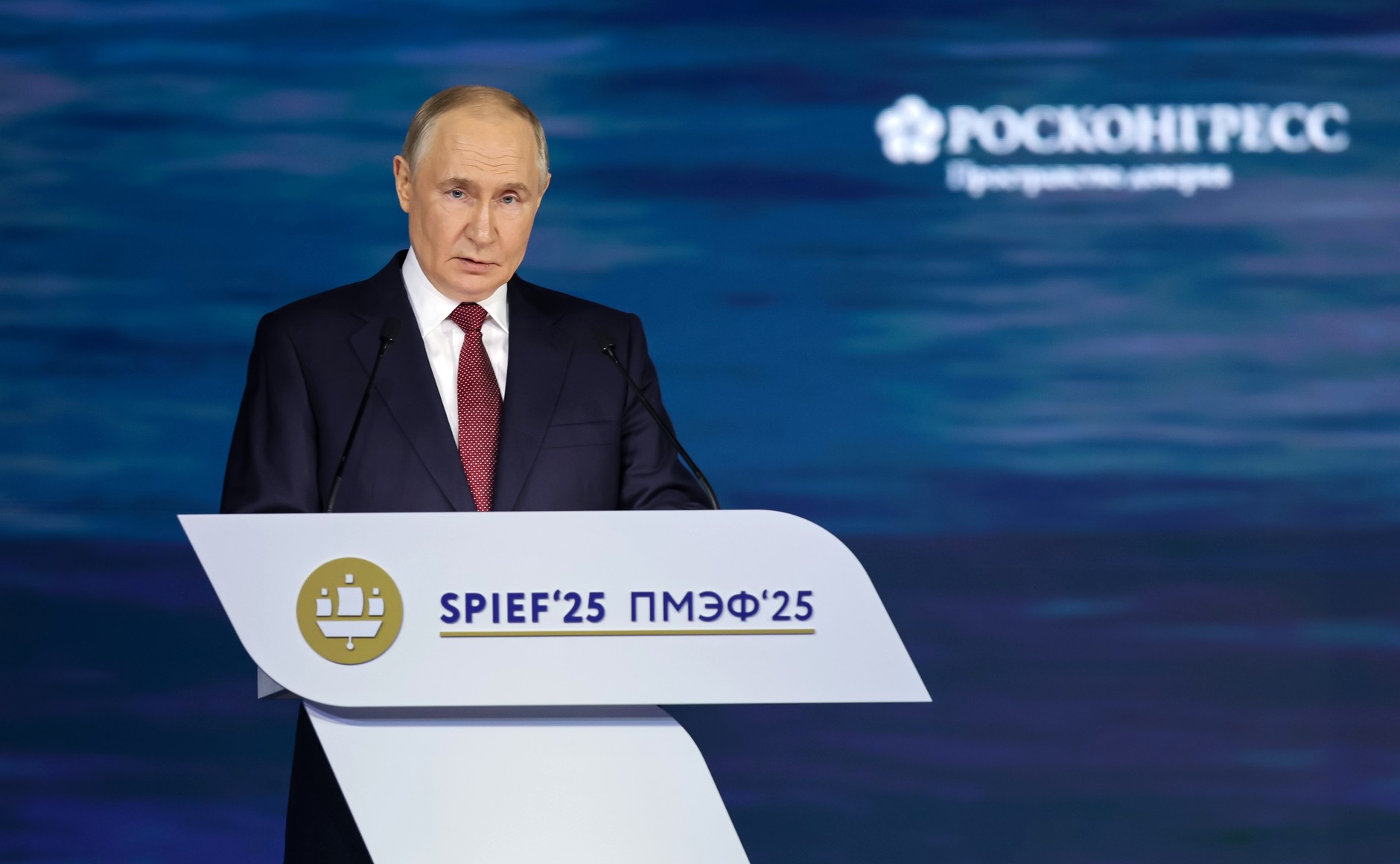Безработица в России остается на минимальном уровне, заявил Путин