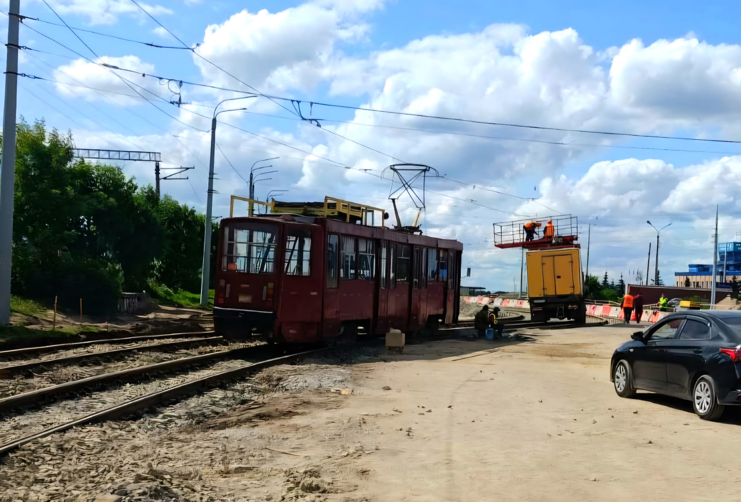 Движение трамваев по Кировской дамбе восстановят в пять вечера