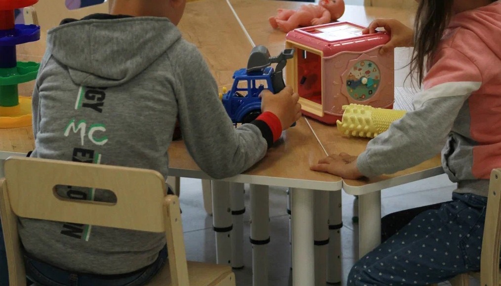 Власти рассказали, как себя чувствует казанская девочка-маугли