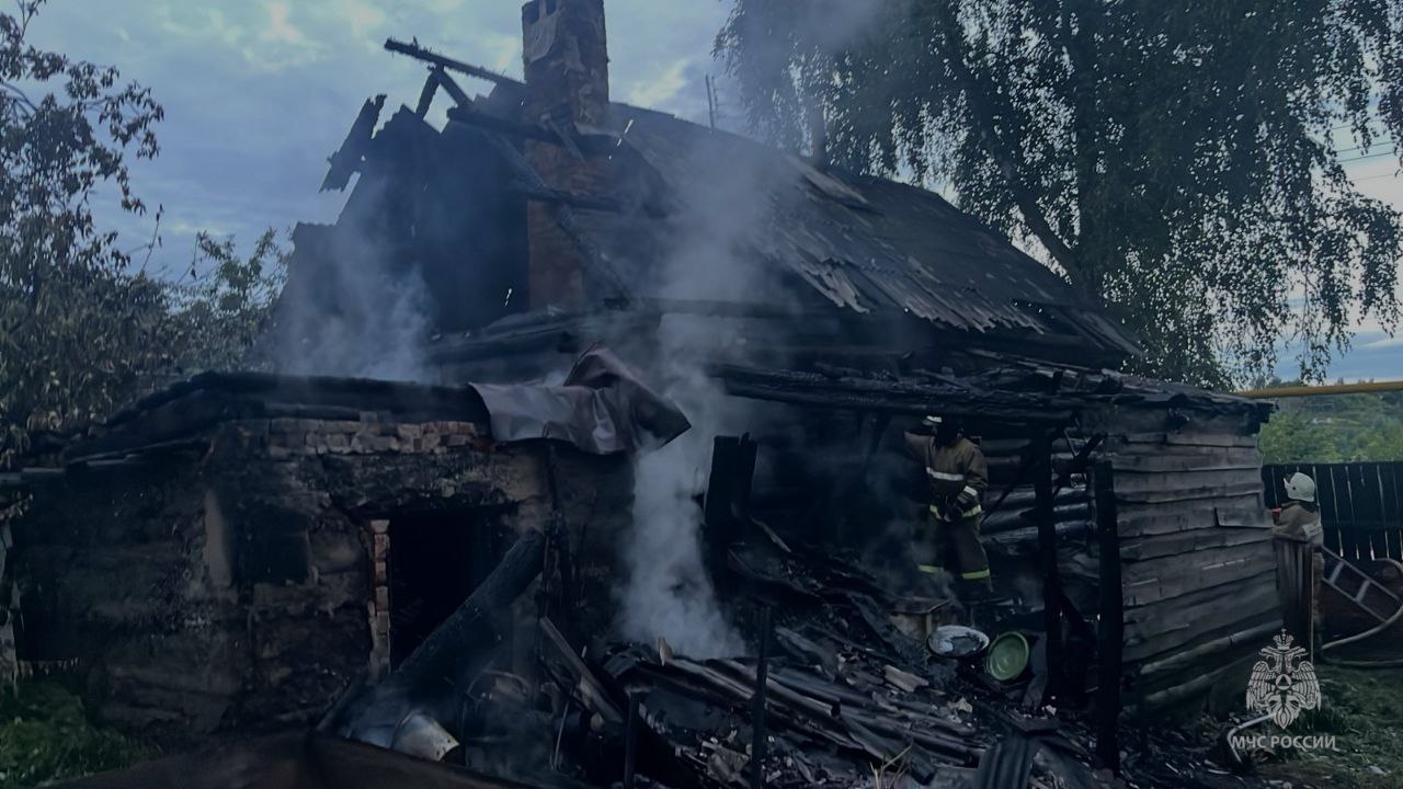 Две женщины погибли на пожаре в частном доме в Татарстане