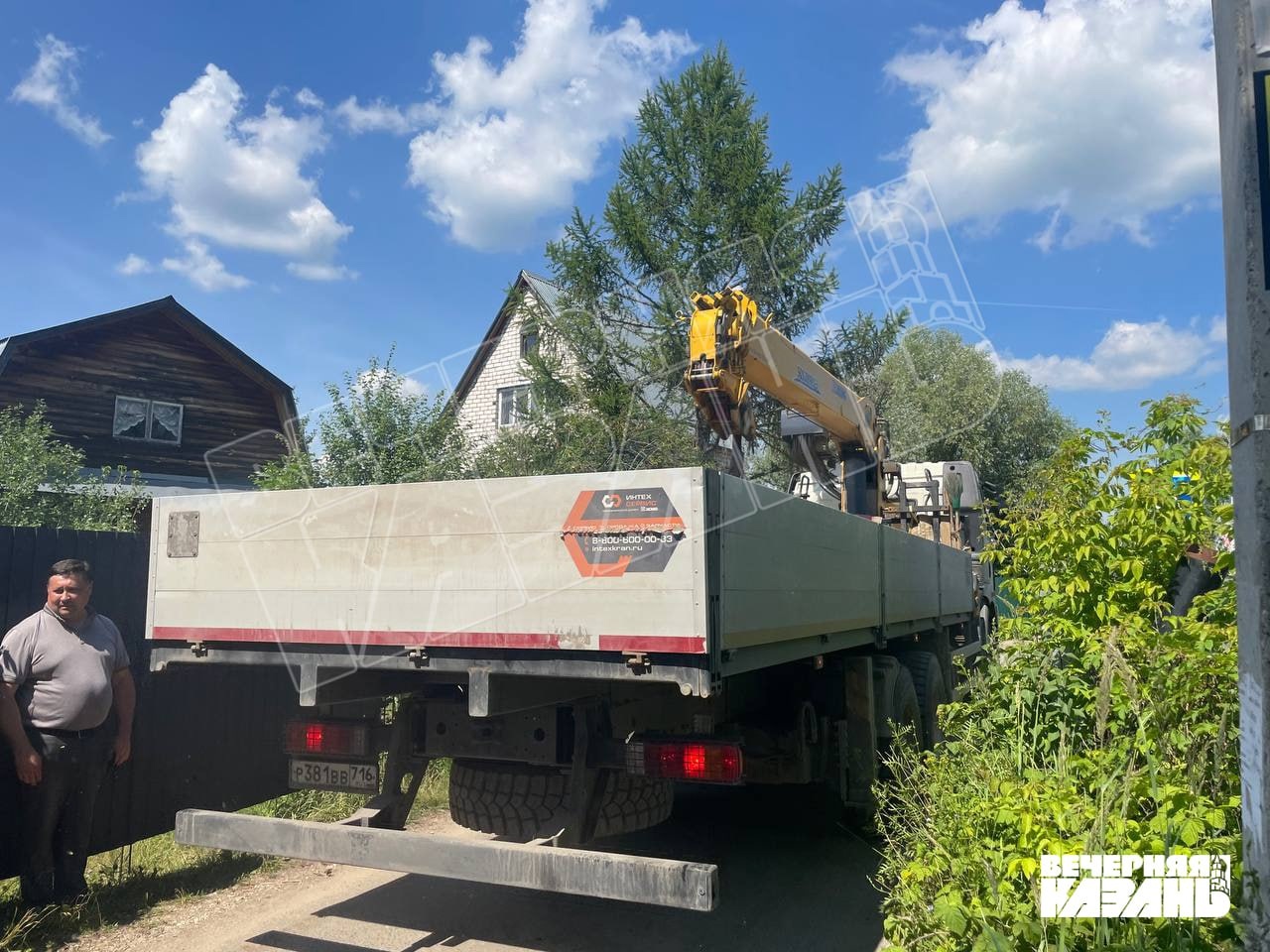 В казанском СНТ «Дубки» начали разбирать обломки беспилотника