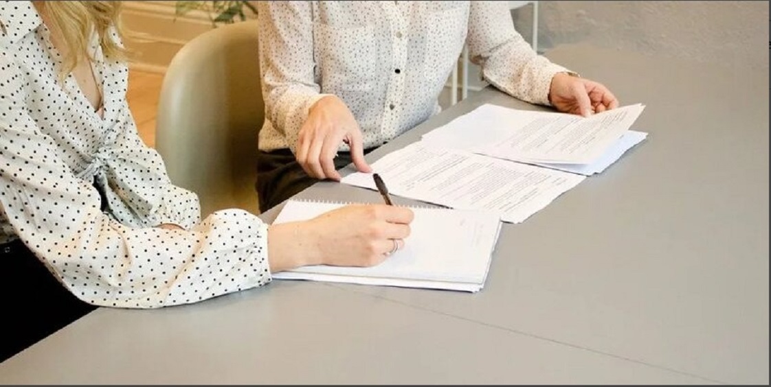 Госпошлину за оформление договора дарения жилья для родственников снизили