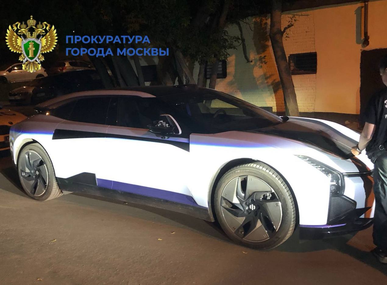 Пьяный водитель HIPhi Z сбил пять человек на Бережковской набережной в Москве