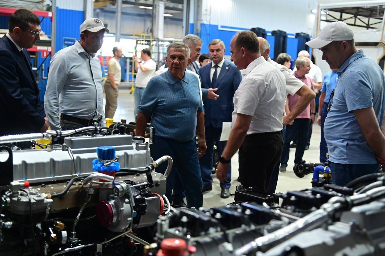 Минниханов посетил автомобильный завод АО «РариТэк Холдинг» в Челнах