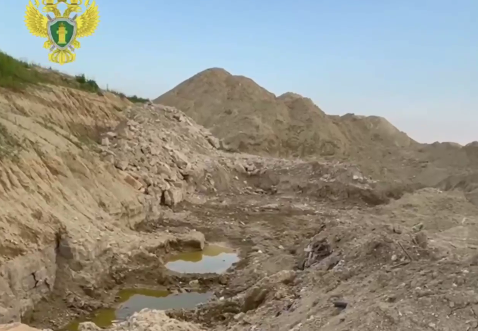 Фирма в Пестречинском районе превратила сельхозземлю в свалку