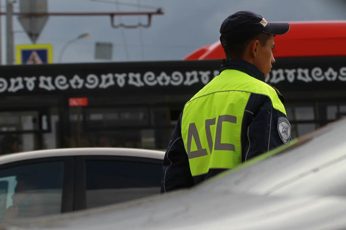 За нападение на сотрудника ГИБДД в Казани осудят девушку