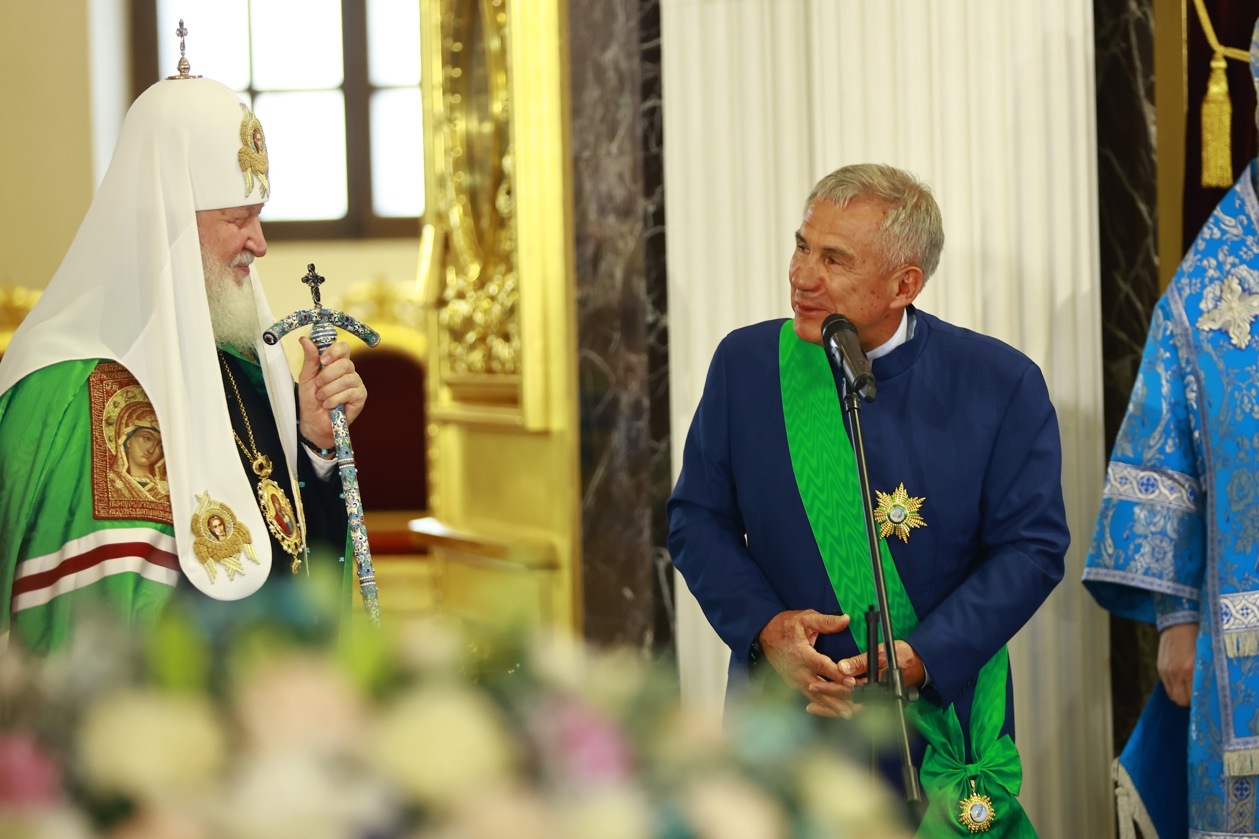 Патриарх Кирилл вручил Минниханову орден Славы и чести I степени