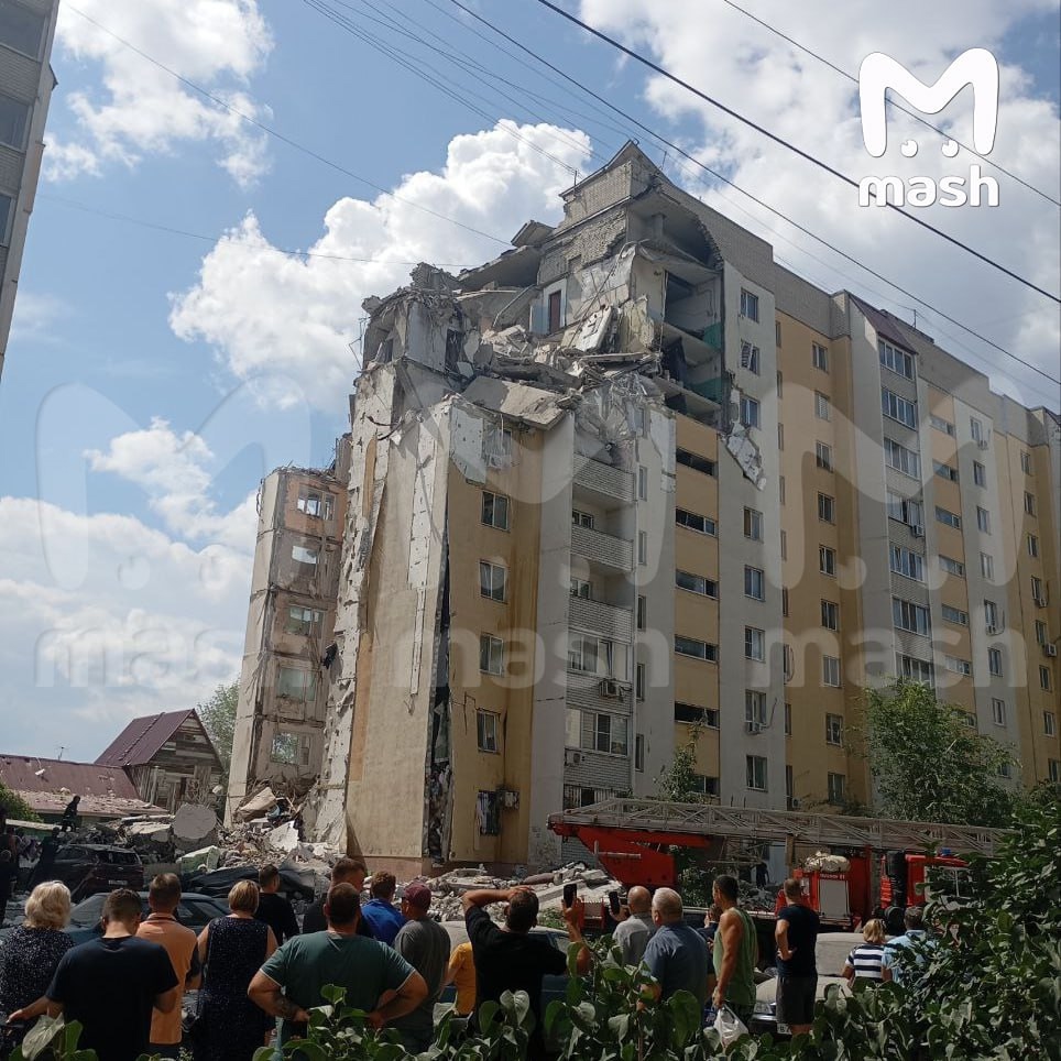 Часть десятиэтажного дома в Саратове обрушилась после взрыва