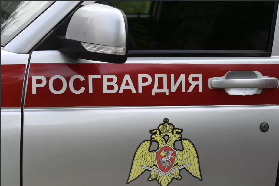 В одном из казанских дворов мужчина ударил ножом другого и скрылся