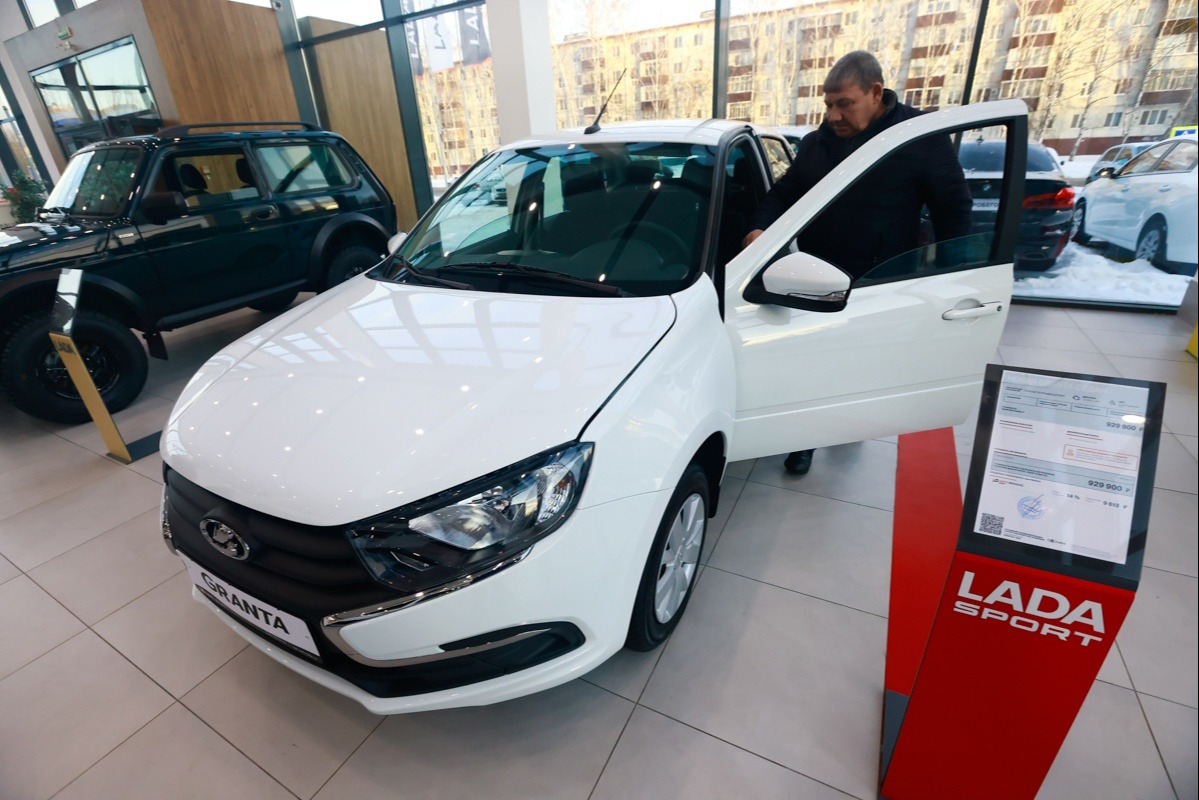 Самой популярной у россиян машиной в июле оказалась Lada Granta