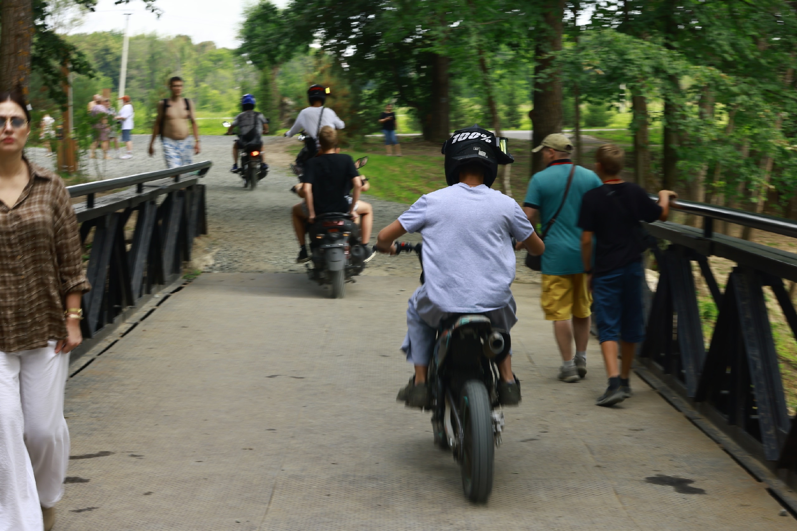 Автоинспекторы Казани не могут угнаться за юными питбайкерами