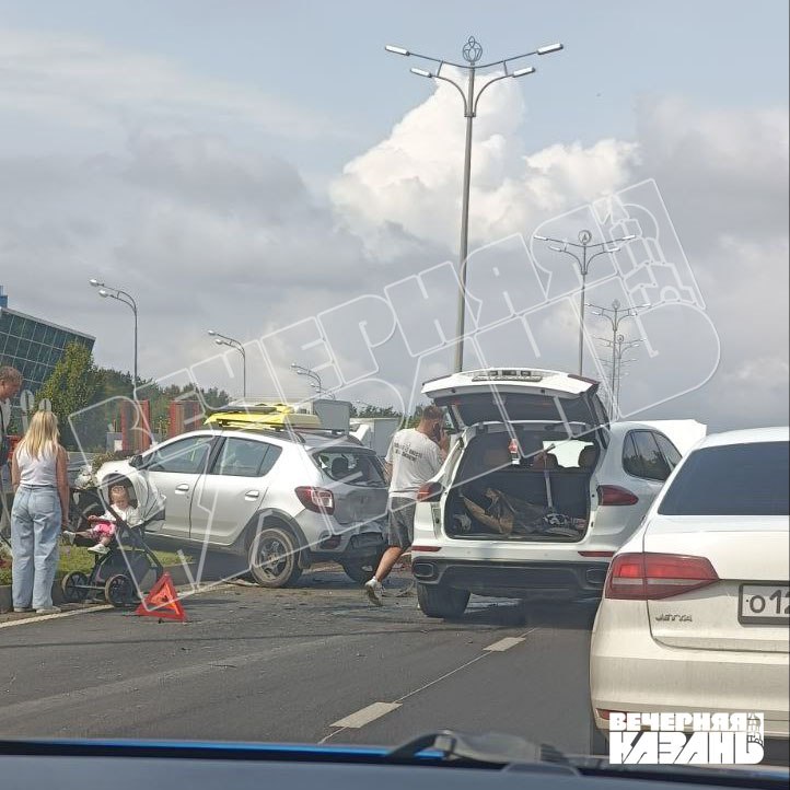 Двухлетняя девочка пострадала в аварии на Оренбургском тракте