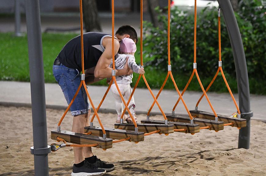 Для повышения рождаемости в РАН призвали резко увеличить декретные выплаты