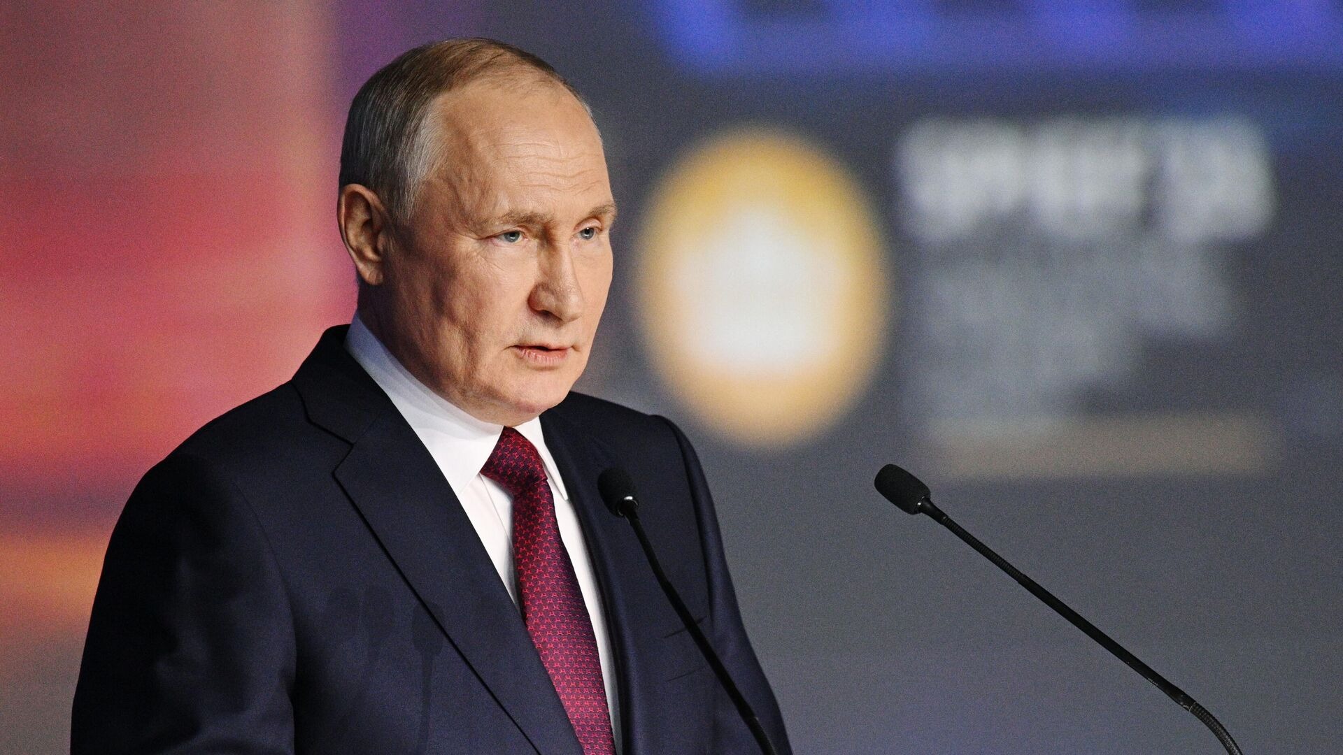 Путин заявил о росте скрытой и официальной безработицы в России