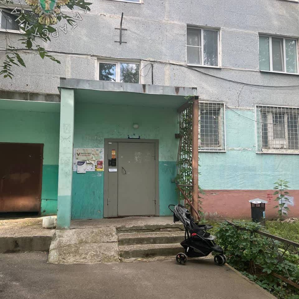 В Казани полуторагодовалый ребенок упал с восьмого этажа на первый